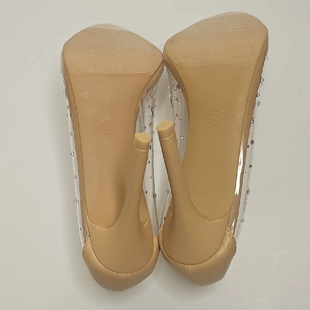 Cushionaire Women's Tan‎ and Clear Studded Heels Size 8.5